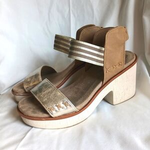 Pierre Dumas Gold/ Tan Platforms Sandal. Size 8